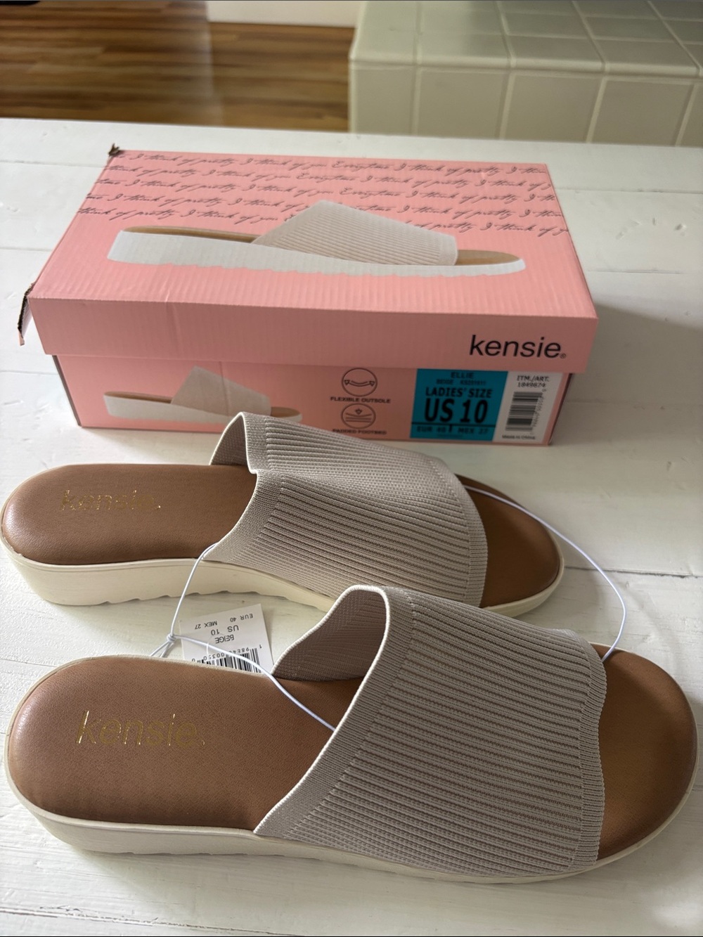 kensie ELLIE Beige Knit Slide Sandals. Size 10.